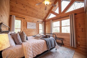 4 bedrooms, desk, iron/ironing board, free WiFi - Unreal MTN Views • Secluded • Soak Dine Unwind (Epworth)