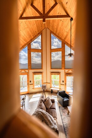 Smart TV, fireplace, DVD player, books - Unreal MTN Views • Secluded • Soak Dine Unwind (Epworth)