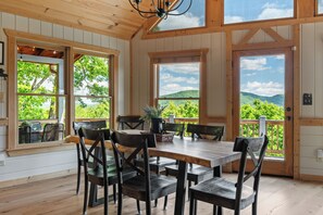 Dining - Unreal MTN Views • Secluded • Soak Dine Unwind (Epworth)
