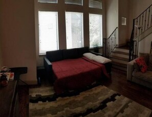 Interior - Cozy+Spacious 3Story Home- Eado- Monthly Discounts
 (Houston)