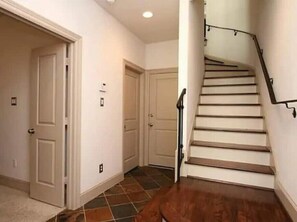 Interior - Cozy+Spacious 3Story Home- Eado- Monthly Discounts
(Houston)