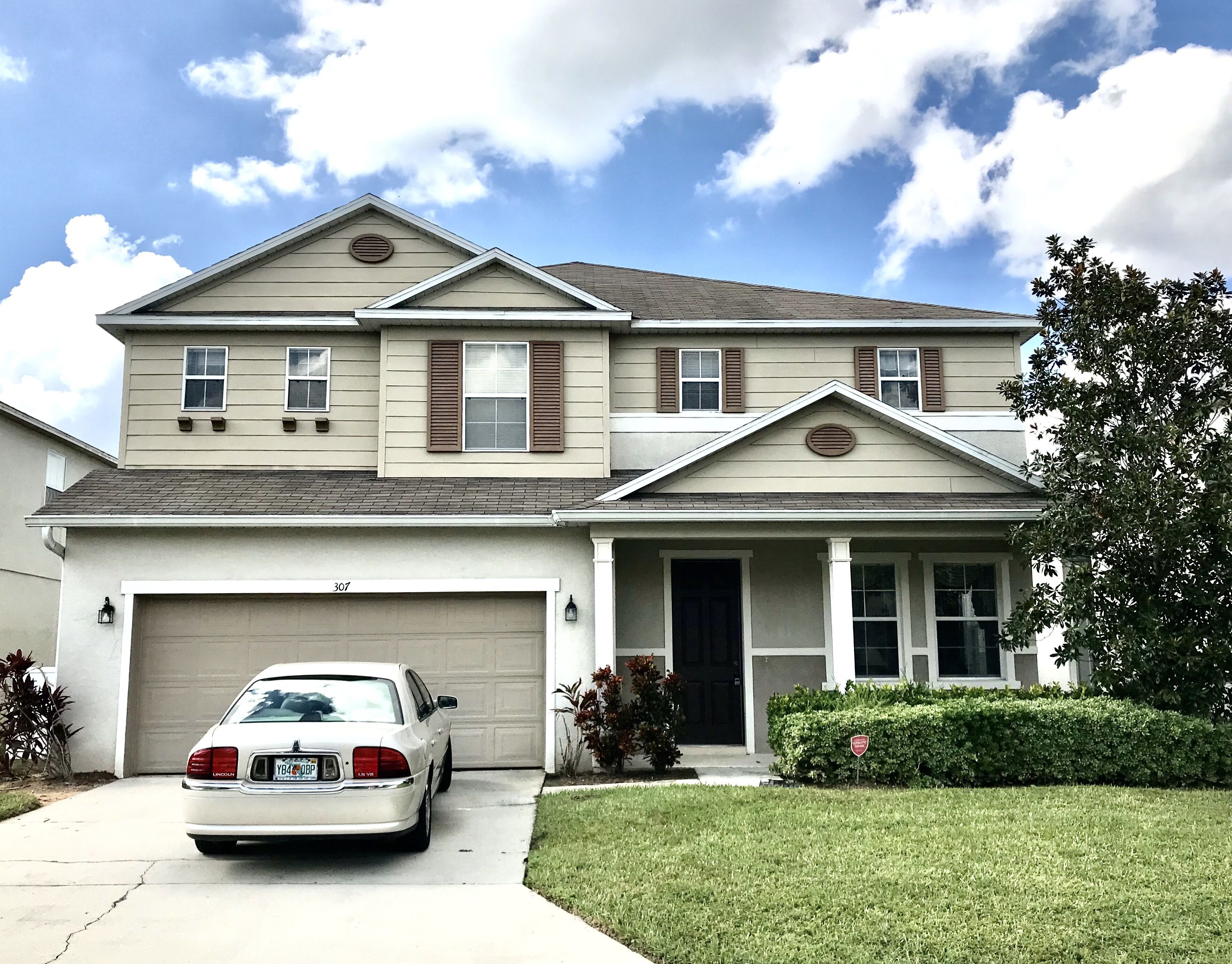 Luxury 5 /4  spacious villa , 3 receptions , games room and sunny pool deck 