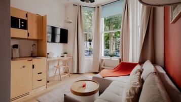 Basic Apartment, Private Bathroom (15) | Lounge