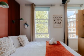 Basic Studio, Private Bathroom | Premium bedding, down comforters, memory foam beds, desk - Kensington Stay (London)