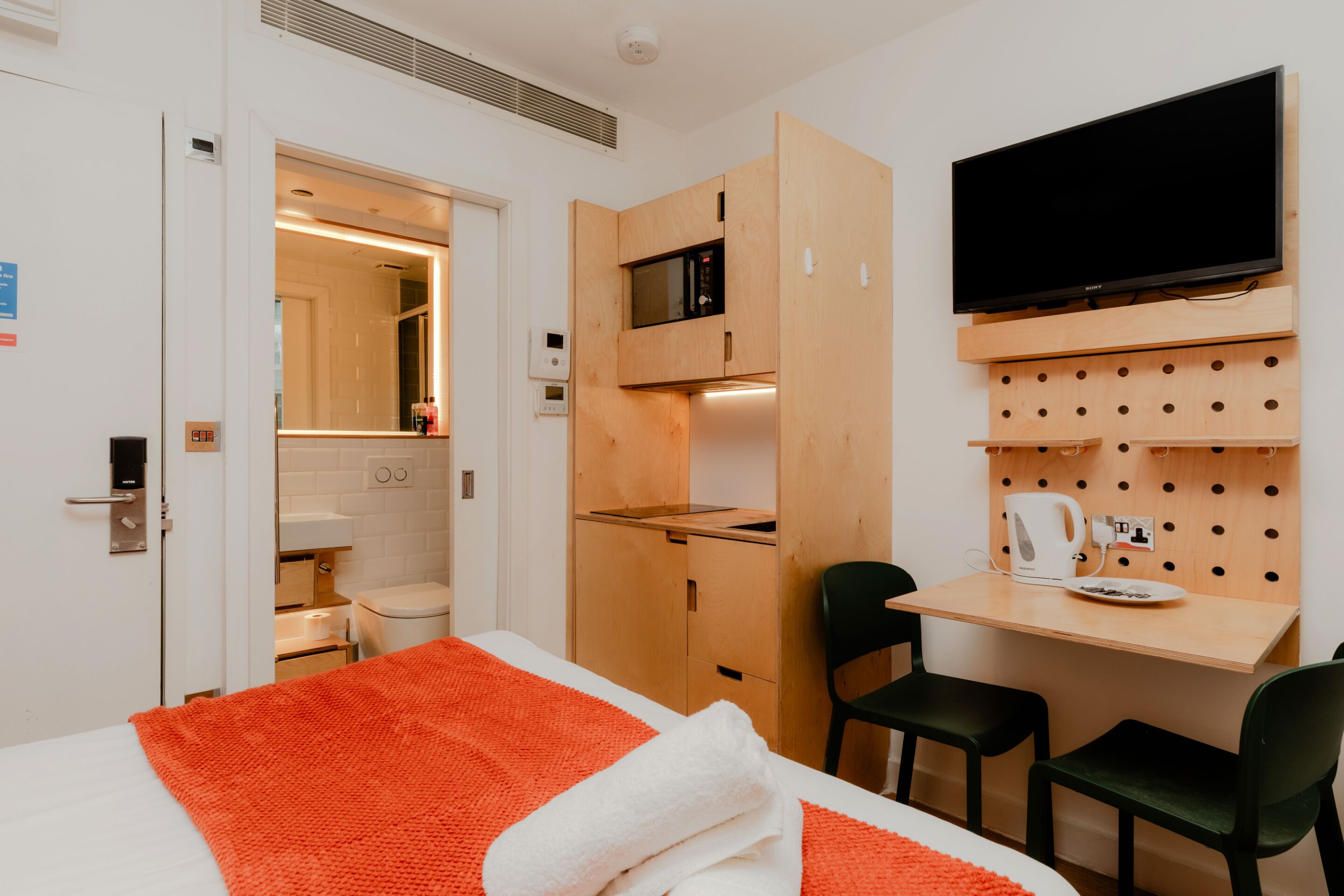 Basic Studio, Private Bathroom | Premium bedding, down duvets, memory-foam beds, desk
