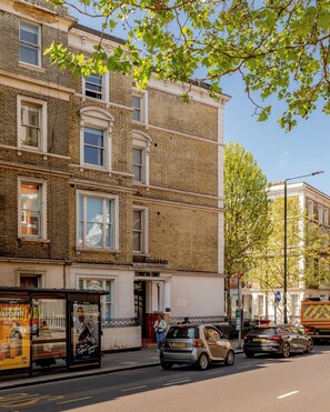 Front of property - Kensington Stay (London)