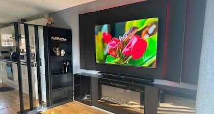 Remarkable 2-bed House in Northolt