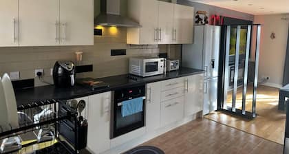 Remarkable 2-bed House in Northolt