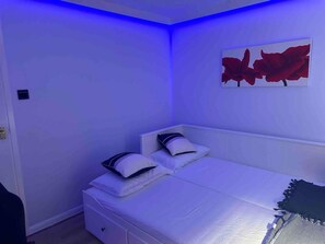 House | 2 bedrooms, iron/ironing board, free WiFi, bed sheets