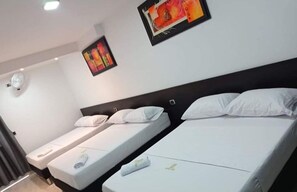 Economy Triple Room | Free WiFi - HOTEL DIAMOND BGA (Bucaramanga)