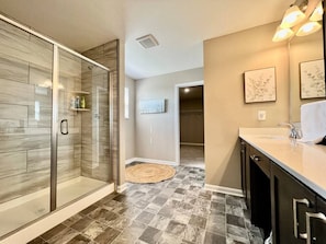 Hair dryer - Brand new Executive home in Liberty Twp, Ohio (Liberty Township)