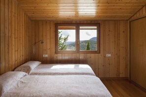 5 chambres, fer et planche à repasser, Wi-Fi, draps fournis