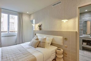 1 bedroom, iron/ironing board, free WiFi, bed sheets - Sublim Studio with AC Beaubourg-Le Marais (Paris)