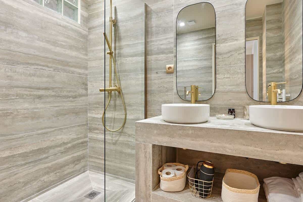 Shower, hair dryer, shampoo