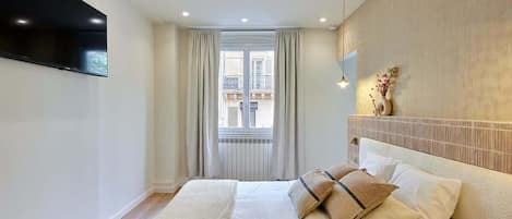 Iron/ironing board, free WiFi, bed sheets