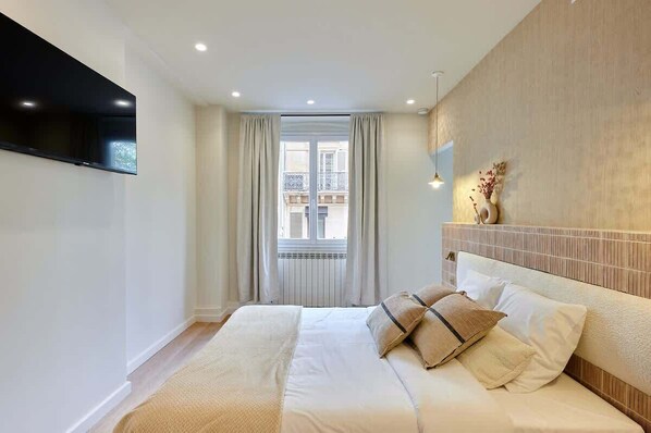 Iron/ironing board, free WiFi, bed sheets