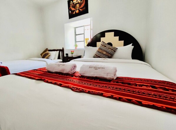 Habitación triple | Edredón, insonorización, tabla de planchar con plancha y wifi gratis