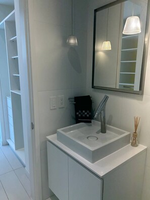 Handtücher, Seife, Toilettenpapier