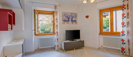 Family Apartment, Multiple Bedrooms, Mountainside (Casa dei Nonni) | Interior