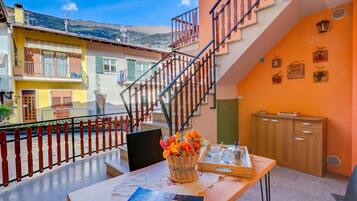 Family Apartment, Multiple Bedrooms, Mountainside (Casa dei Nonni) | Dining