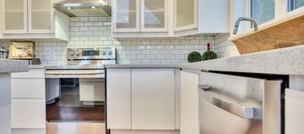 Riverview home. 2 minute walk to the beach in the heart of Wasaga. 