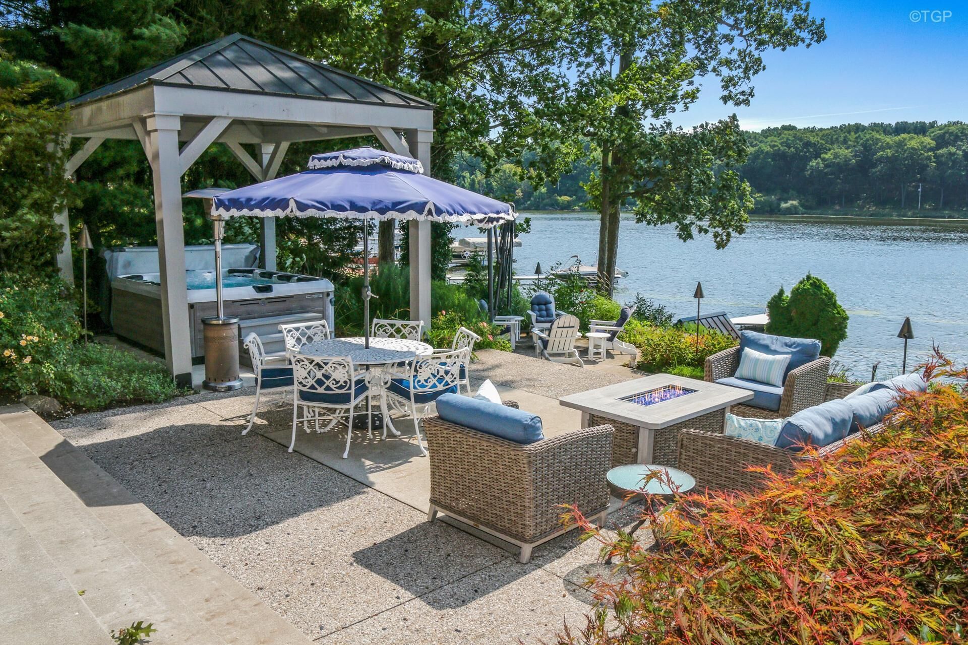 Waters Edge - Four Bedroom Villa, Sleeps 10