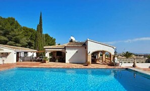 Outdoor pool, a heated pool - 12 Persoons luxe villa in Javea. Heated pool! (Jávea)