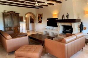 Smart-TV, peis, fotballspill og bordtennis