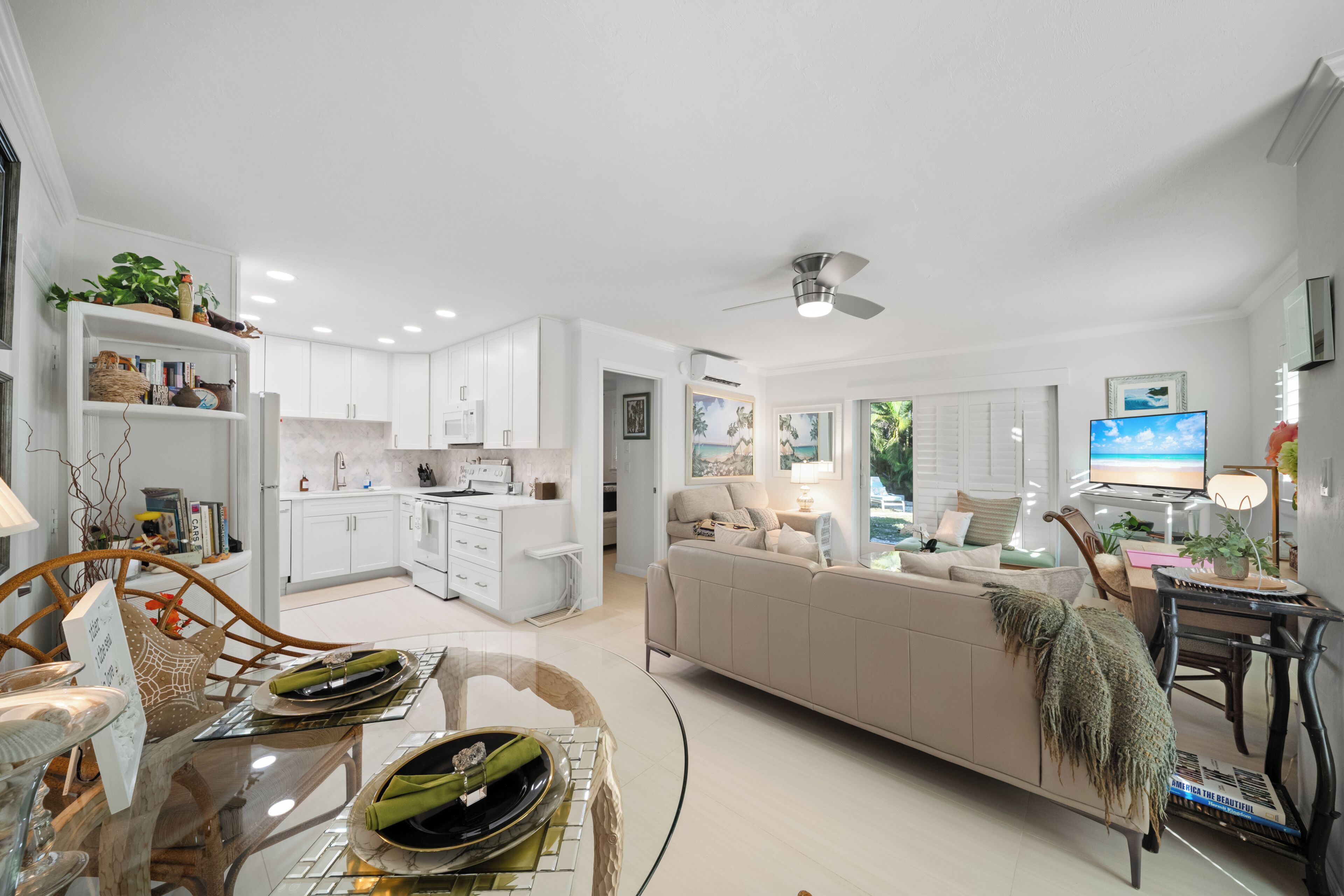 智能電視、DVD 播放機、書籍、影像庫