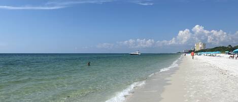 Solsenger og strandhåndklær
