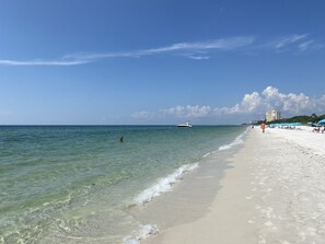 Solsenger og strandhåndklær