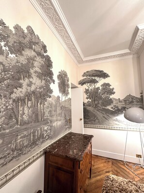 Interior - Opera/louvre Luxury 2bd/2bth APT With Elevator (Paris)