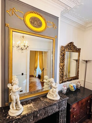Interior - Opera/louvre Luxury 2bd/2bth APT With Elevator (Paris)