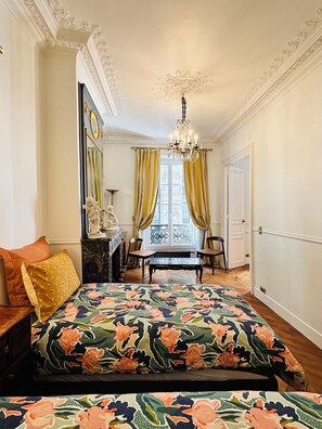 2 bedrooms, iron/ironing board, travel cot, WiFi - Opera/louvre Luxury 2bd/2bth APT With Elevator (Paris)