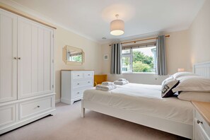 4 bedrooms, travel cot, free WiFi, bed sheets