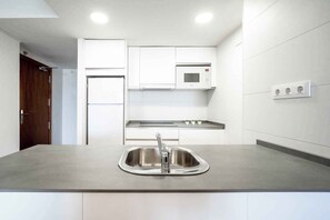 Fridge, microwave, stovetop