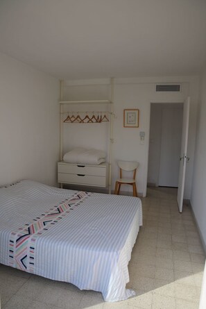 2 bedrooms, iron/ironing board, WiFi, bed sheets - Spacious apartment with balcony and sea view (Antibes)