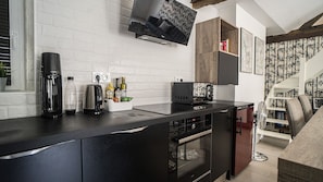 Refrigerador, microondas, horno y lavavajillas 