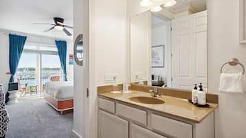 1 bedroom, iron/ironing board, internet