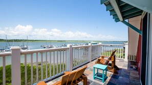 Terrace/patio - Make Regatta Inn your Folly Beach home away from home. (Folly Beach)