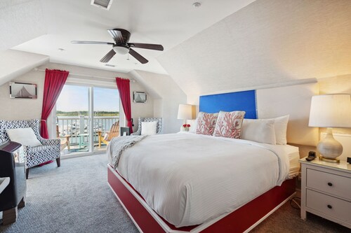 Make Regatta Inn your Folly Beach home away from home.