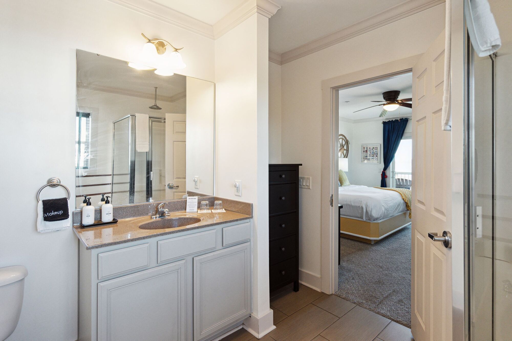 Jetted bath, towels