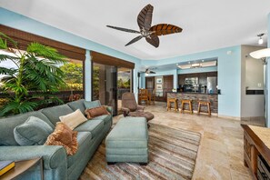 Apartment | Living area | 43-inch Smart TV with digital channels, Netflix, streaming services - Villa Sea Renity (Waikoloa)