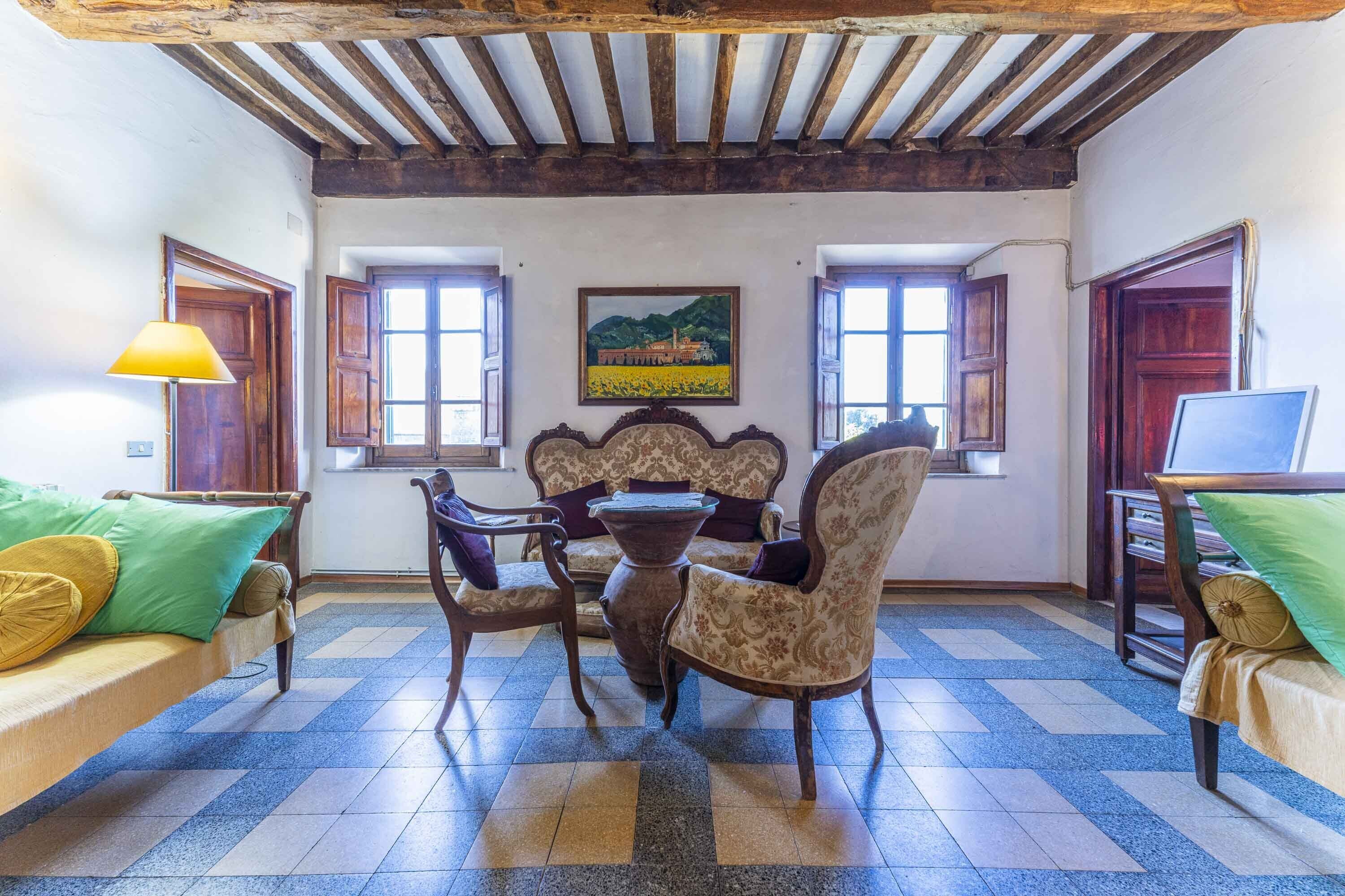 House | Living area | 32-inch flat-screen TV with cable channels