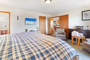 2 bedrooms, desk, free WiFi, bed sheets