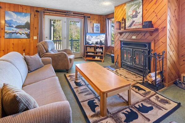 Smart TV, fireplace