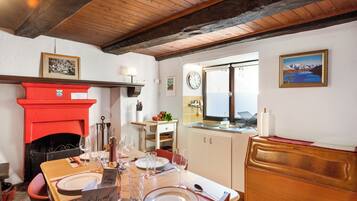 Family Chalet, Multiple Bedrooms, Mountainside (Casa Carla 1) | Dining