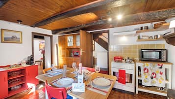 Chalet Keluarga, 1 kamar tidur, tepi gunung (Casa Carla 1) | Dapur pribadi | Lemari es, microwave, oven, dan kompor