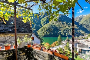 Family Chalet, Multiple Bedrooms, Mountainside (Casa Carla 1) | Property grounds - Casa Carla Chalets (Sonogno)
