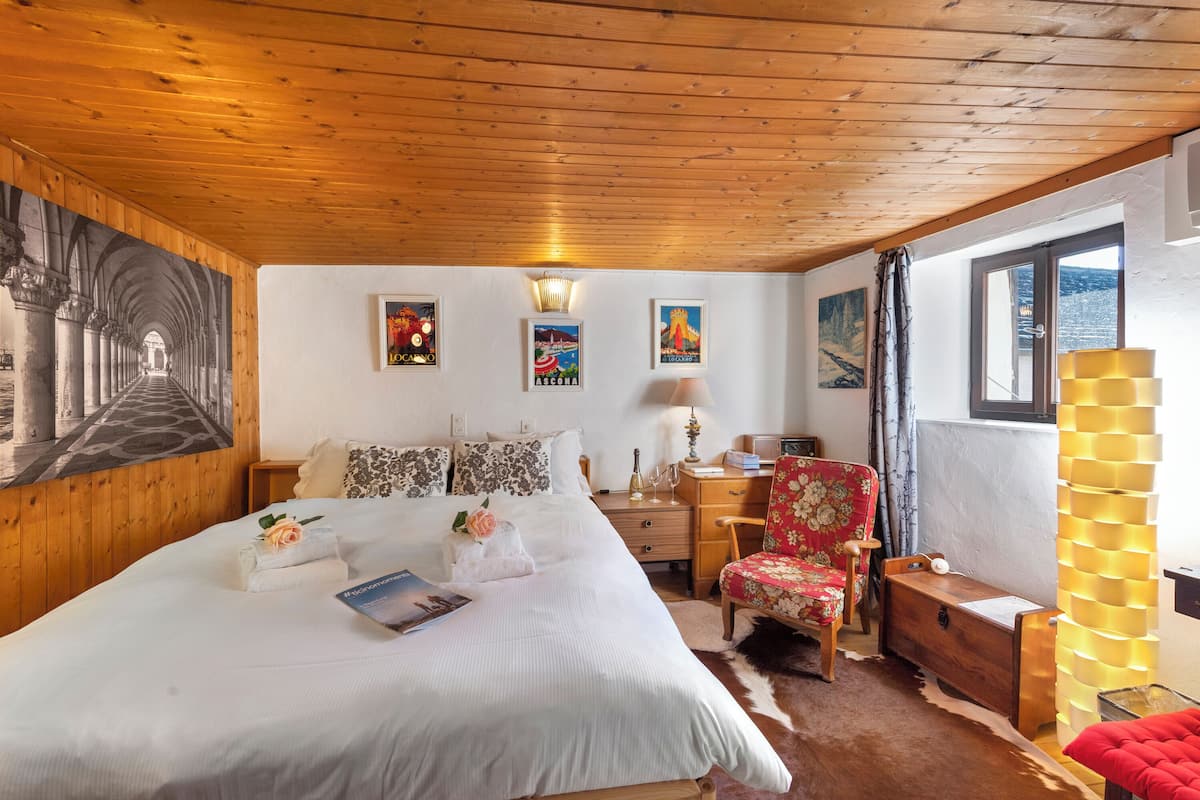 Nhà gỗ dành cho gia đình, nhiều phòng ngủ, cạnh núi (Casa Carla 1) | 1 phòng ngủ, bộ trải giường